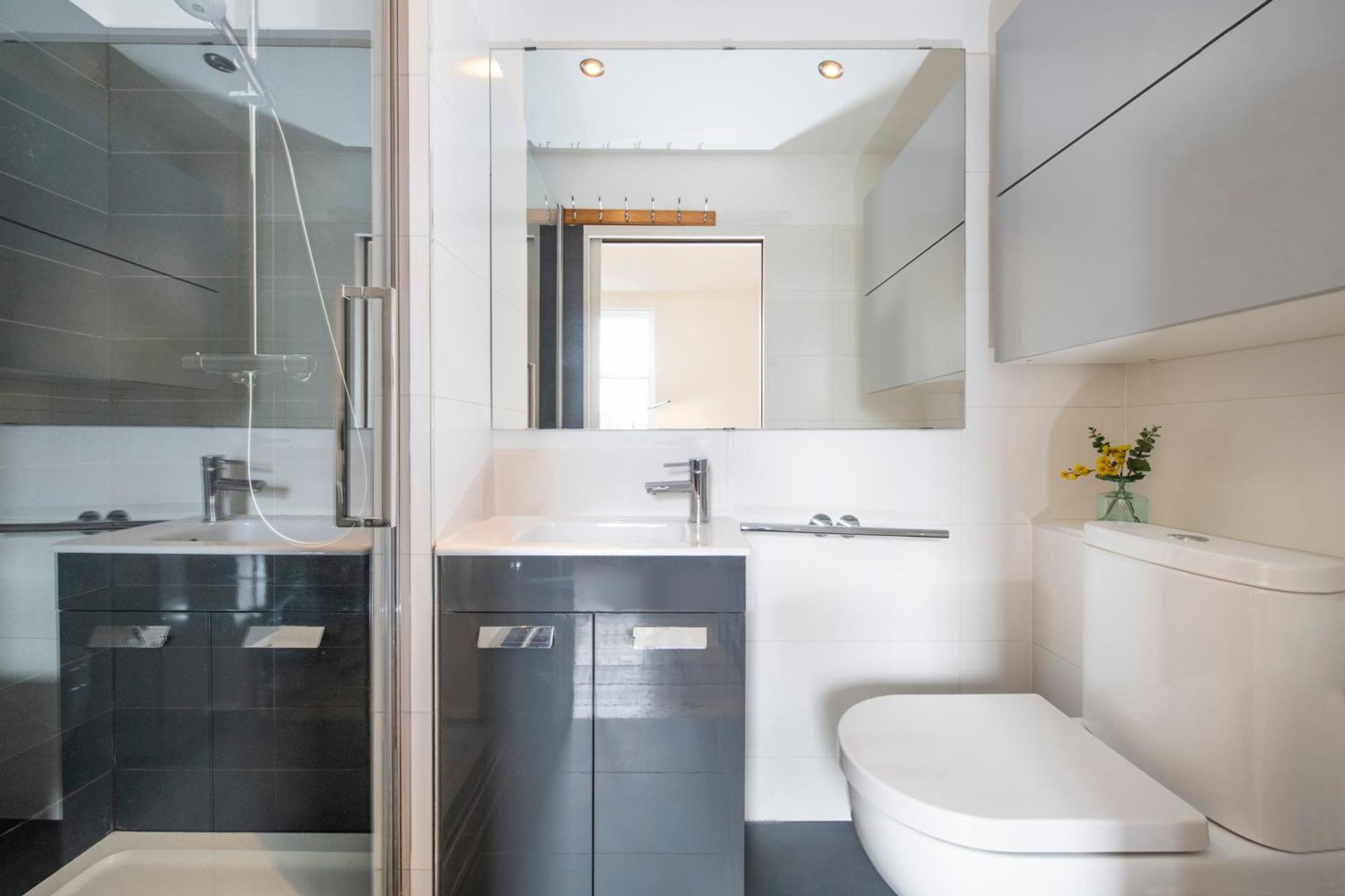 Modern Cosy Serviced 5 Min To Angel Station, 02 Academy Islington, Kings Cross Station, Free Wifi, Tea, Coffee Apartment *